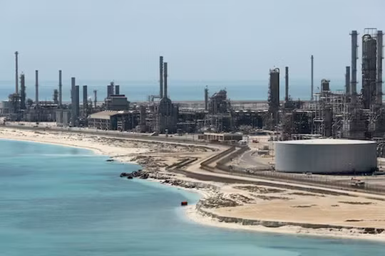 Houthi tuyên bố tấn công nhà máy lọc dầu Ras Tanura của Ả Rập Xê Út