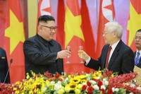 Ông Kim Jong Un cho rằng cần đẩy mạnh các chuyến thăm cấp Đảng và Chính phủ giữa hai nước nhằm thúc đẩy, phát triển hợp tác và giao lưu lên giai đoạn cao mới.