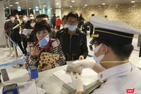 Sở Y tế TP Đà Nẵng chỉ đạo Trung tâm Kiểm soát bệnh tật phối hợp liên ngành tại cửa khẩu; phối hợp chặt chẽ với cảng vụ hàng không, hãng hàng không, công an cửa khẩu để ứng phó với dịch bệnh do virus Nipah gây ra.