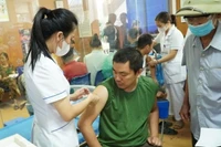 Làm gì để ngăn nguy cơ tử vong từ những mầm bệnh vùng lũ?