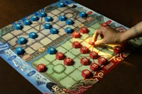 Bàn cờ “Rạch đôi sơn hà” tái hiện giai đoạn Trịnh - Nguyễn phân tranh, vừa độc đáo vừa giàu tính giáo dục.