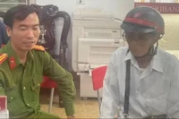 Cụ ông 78 tuổi ở Hà Tĩnh suýt bị lừa 100 triệu đồng. (ảnh: CA Kỳ Anh)