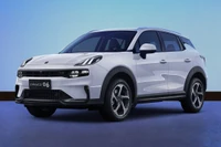 Lynk & Co 06 Core Plus giá 679 triệu đồng có gì để đấu Mitsubishi Xforce?