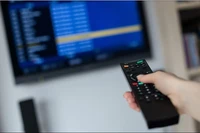 Cách cải thiện chất lượng âm thanh "dở tệ" trên TV đơn giản (Ảnh: How To Geek)