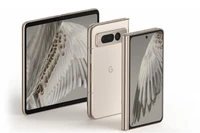 Google Pixel Fold ra mắt với thiết kế nhỏ gọn, chip Tensor G2 (Ảnh: Gizmochina)