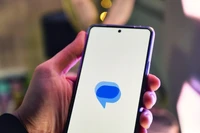 Những điều bạn cần biết về Google Bard, chatbot AI của Google khác gì ChatGPT? (Ảnh: Poket-lint)