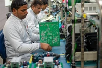 Sản xuất bảng mạch tại Ấn Độ. Ảnh Tech Wire Asia