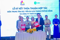 Trung tâm Xúc tiến Du lịch Đà Nẵng và Outbox tại buổi ký kết hợp tác.