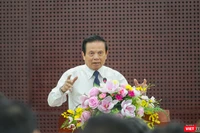 TS.Lê Doãn Hợp – nguyên Bộ trưởng Bộ TT&TT, nguyên Phó trưởng ban Thường trực Ban Tư tưởng – Văn hoá Trung ương trình bày tại hội nghị