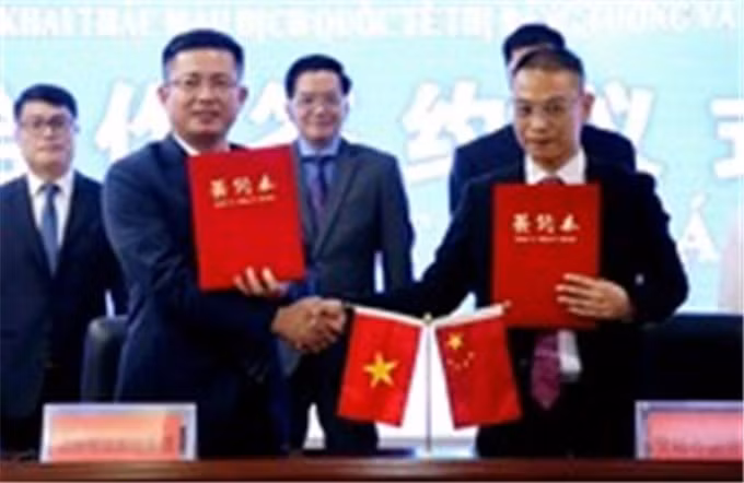 Điện mặt trời Trung Quốc cung vượt quá cầu, nhà sản xuất lớn nhất thế giới phải sa thải nhân viên ảnh 2