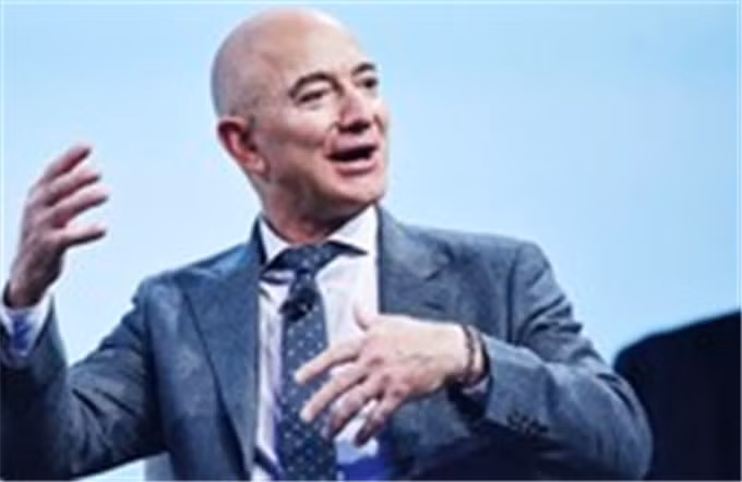 Jeff Bezos giành lại vị trí người giàu nhất hành tinh từ tay đối thủ Elon Musk ảnh 1