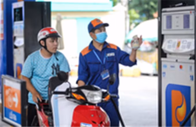 Giá xăng giảm từ chiều nay ảnh 1