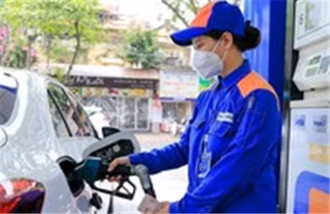 Giá xăng giảm từ chiều nay ảnh 2
