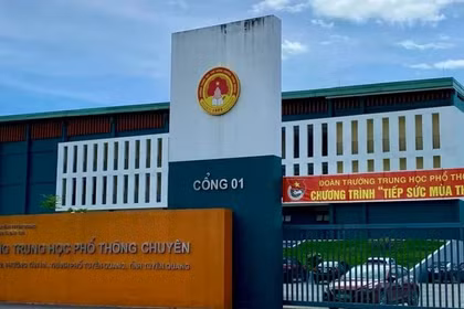 Hiệu trưởng THPT chuyên Tuyên Quang bị khởi tố trong vụ 147 điểm 10 môn Toán là ai?
