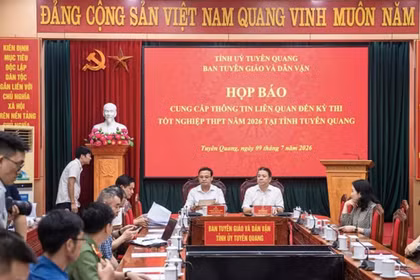 Vụ điểm Toán bất thường ở Tuyên Quang: Ai chỉ đạo giáo viên nhắc bài cho thí sinh?