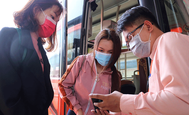  Sở GTVT TP.HCM yêu cầu thực hiện nghiêm túc việc khai báo y tế với hành khách. Ảnh- Ngọc Phượng