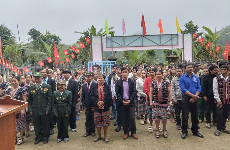 Xã biên giới A Vương có 16 điểm bầu cử, với 3.550 cử tri (nam 1.770, nữ 1.780) đi bỏ phiếu. Ủy ban bầu cử xã đã triển khai công tác chuẩn bị, đảm bảo an toàn và tiến hành tổ chức khai mạc đúng thời gian quy định.