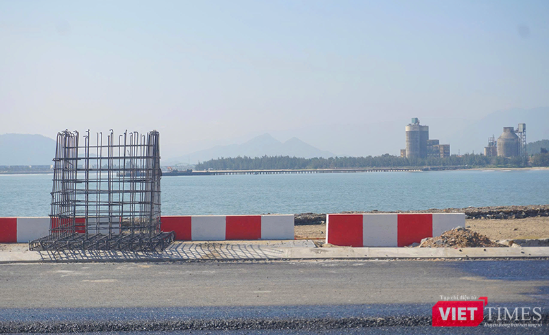 Những hạng mục cuối của dự án hạ tầng dùng chung cảng biển Liên Chiểu, Đà Nẵng đang được hoàn thiện.