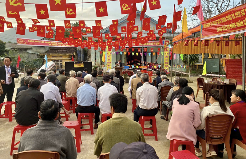 Cử tri xã Thượng Đức, TP Đà Nẵng trong ngày hội toàn dân.