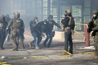 Các đặc vụ liên bang đã bắn hơi cay trong một cuộc biểu tình sau vụ nổ súng ở Minneapolis, Mỹ vào ngày 24/1. Ảnh: Getty.