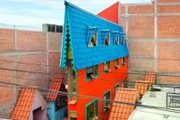 Ngôi nhà có chiều rộng nhỏ nhất thế giới ở Peru. Ảnh: OC.