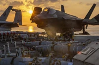 Một chiếc máy bay phản lực F-35C của Mỹ trên boong tàu sân bay USS Abraham Lincoln ngoài khơi, ngày 2/3. Ảnh: Getty.