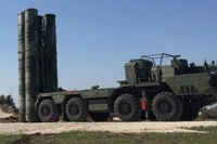 Phương tiện phóng tên lửa từ hệ thống S-400. Ảnh: MW.