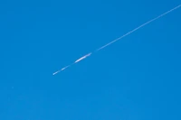 Một vật thể phóng từ Iran đang hướng về phía Israel, trong bối cảnh xung đột giữa Mỹ và Israel với Iran, được nhìn thấy từ Ramallah, thuộc khu Bờ Tây do Israel chiếm đóng. Ảnh: Reuters.