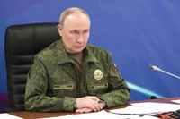 Ngày 27/12, Tổng thống Nga Vladimir Putin chủ trì cuộc họp về tình hình tại khu vực tác chiến đặc biệt tại một sở chỉ huy phụ trợ của Nhóm Lực lượng Liên hợp. Ảnh: Sputnik.