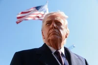 Tổng thống Mỹ Donald Trump phát biểu trước giới truyền thông khi rời Nhà Trắng trước chuyến đi đến Corpus Christi, Texas ngày 27/2. Anhr: Reuters.