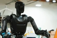 Robot hình người Phantom Mk-I hiện đang được thử nghiệm tại các nhà máy và xưởng đóng tàu ở nhiều nơi. Ảnh: IE.