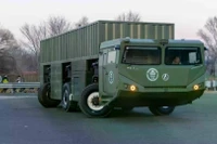 Nguyên mẫu xe hạng nặng chạy điện dạng mô-đun của Trung Quốc. Ảnh: IE.