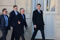 Đặc phái viên Mỹ Steve Witkoff và Jared Kushner, con rể của Tổng thống Mỹ Donald Trump, trước thềm hội nghị thượng đỉnh của "Liên minh tự nguyện" tại Điện Élysée ở Paris, Pháp ngày 6/1. Ảnh: Reuters.