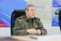 Tổng tham mưu trưởng Nga Valery Gerasimov trong chuyến thăm các đơn vị tiền tuyến. Ảnh: BQP Nga.