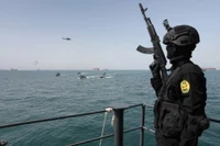 Một thành viên của quân đội Iran tham gia cuộc tập trận hải quân chung giữa Iran và Nga ở miền Nam Iran. Ảnh: Reuters.