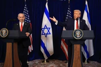 Tổng thống Mỹ Donald Trump đã đề cập đến các cuộc tập trận quân sự của Trung Quốc xung quanh Đài Loan trong một cuộc họp báo với Thủ tướng Israel Benjamin Netanyahu tại khu nghỉ dưỡng Mar-a-Lago của ông ở Florida hôm 29/12. Ảnh: AFP.