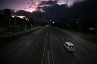 Cảnh đường phố vắng vẻ ở Caracas, ngày 4/1, một ngày sau khi Tổng thống Venezuela Nicolas Maduro bị bắt giữ trong một cuộc tấn công của Mỹ. Ảnh: AFP.