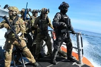 Đội phản ứng an ninh hàng hải thuộc Lực lượng bảo vệ bờ biển Mỹ. Ảnh: MW.