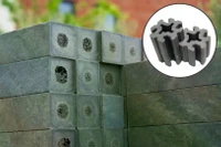 Vật liệu xây dựng được làm từ chất thải nhựa tái chế trong một bức ảnh minh họa. Ảnh: Getty.