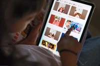 Theo luật định, trách nhiệm ngăn chặn trẻ em dưới 16 tuổi sử dụng mạng xã hội thuộc về các nền tảng truyền thông xã hội. Ảnh: Getty.