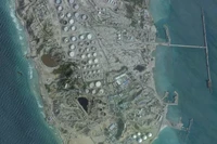 Ảnh vệ tinh chụp một kho chứa dầu tại đảo Kharg, Iran ngày 25/2. Ảnh: Reuters.