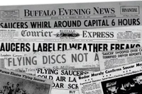 Hàng loạt bài báo đề cập tới UFO từng được đăng trên trang nhất các tờ báo thời bấy giờ. Ảnh: CNN.