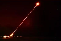 Một cuộc thử nghiệm vũ khí laser DragonFire được tiến hành tại Hebrides ở Scotland. Ảnh: IE.