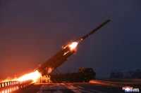 Lãnh đạo Triều Tiên Kim Jong-un đã giám sát cuộc tập trận phóng tên lửa hành trình chiến lược tầm xa tại một địa điểm không xác định, ngày 28/12. Ảnh: KCNA.