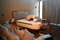 Những vật dụng cá nhân bên trong ngôi nhà nơi trùm ma túy Mexico Nemesio Oseguera, thường được biết đến với biệt danh "El Mencho", đã trải qua những giờ phút cuối cùng trước khi bị tiêu diệt trong một cuộc đột kích của quân đội, ngày 24/2. Ảnh: Reuters.