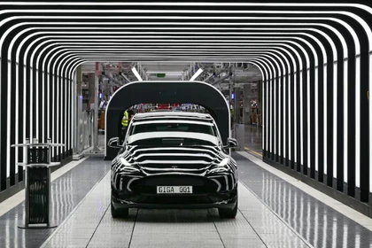 Tesla đang phải đối mặt với áp lực doanh số. Ảnh: Reuters.