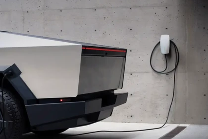 Tesla sẽ sớm loại bỏ tất cả các bộ phận có nguồn gốc từ Trung Quốc. Ảnh: Interesting Engineering.