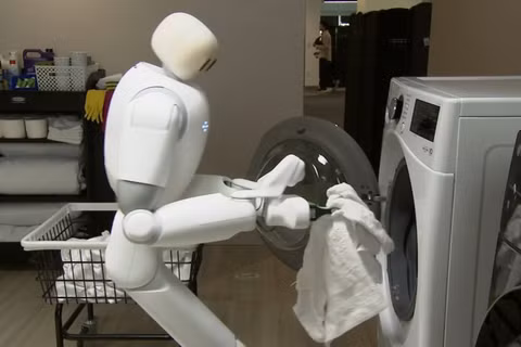Robot AI Taku. Ảnh: DYNA Robotics 
