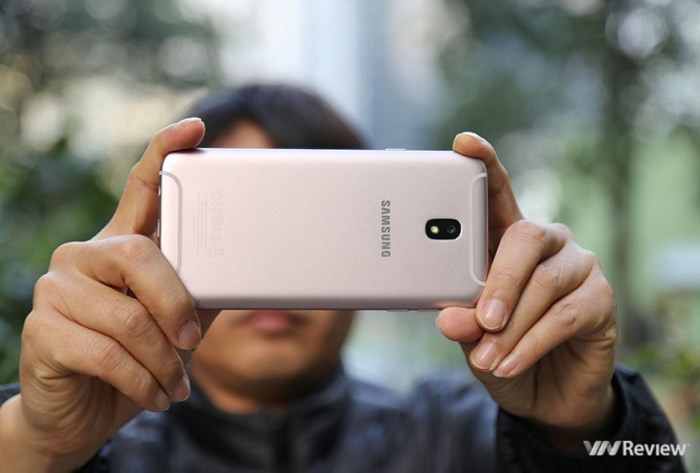 Galaxy J4 (2018) lộ cấu hình, cài sẵn Android 8.0 - Ảnh 1