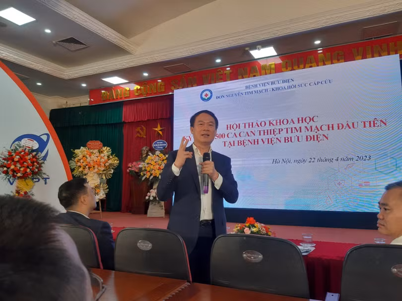 PGS.TS Nguyễn Mạnh Hùng - Viện trưởng Viện Tim mạch Việt Nam - phát biểu tại hội thảo PGS.TS Nguyễn Mạnh Hùng - Viện trưởng Viện Tim mạch Việt Nam - phát biểu tại hội thảo